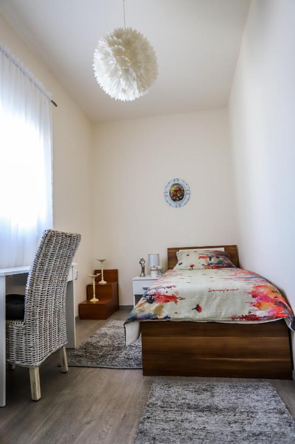 Veronika Apartment *